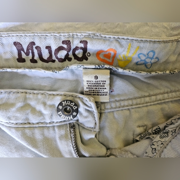 Womens Mudd Light Grey Jean Shorts Size 9 Peace Sign - Picture 3 of 12